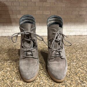 Stuart Weitzman Kidstuff Tan/Beige Suede Lace Up Platform Wedges/Booties  Size 7